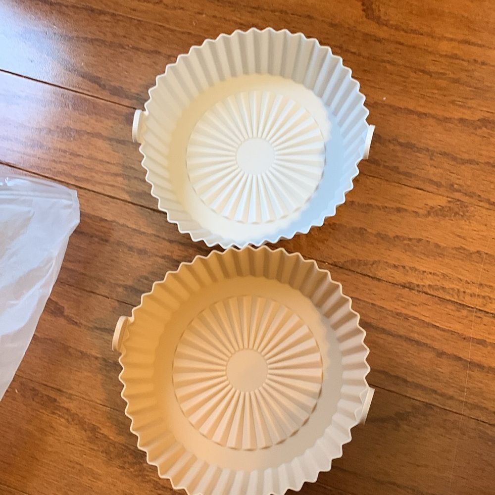 Air Fryer Silicone 'pans' increases baking effect by 10%.  Set of two NEW